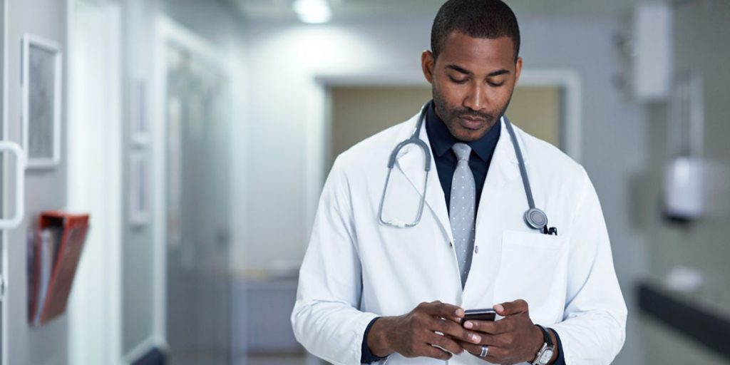 Saúde digital em prática na sua clínicas médicas | MedPlus